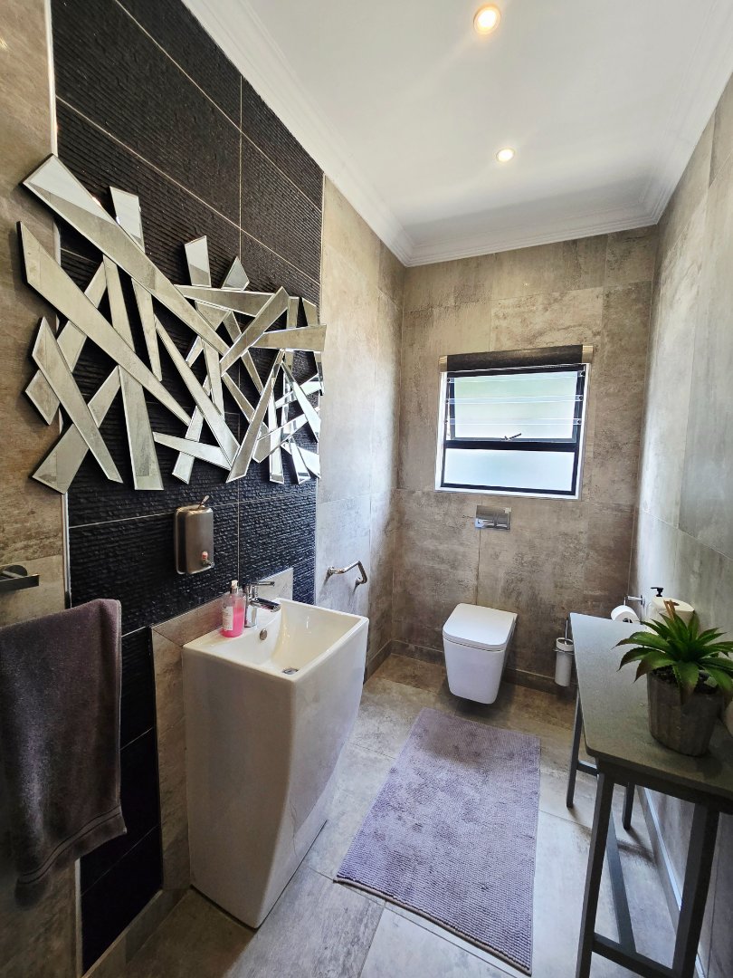 6 Bedroom Property for Sale in Wilkoppies North West